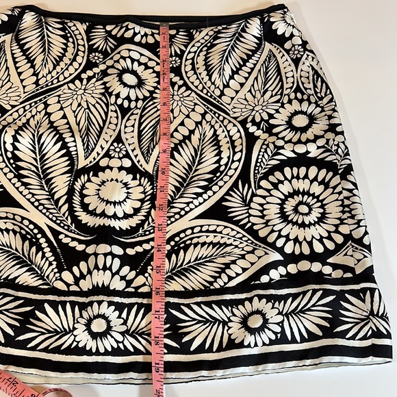 Banana Republic silk black and white skirt size 6 beautiful pattern lined career - Picture 10 of 11
